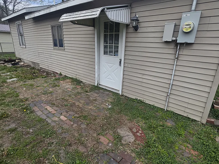 420 W State St — Photo 1