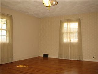 5th image of 912 Parkside Dr