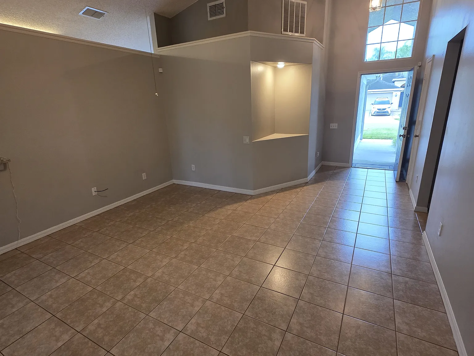 3 bed, 1304 sqft, $2,395 — Photo 2
