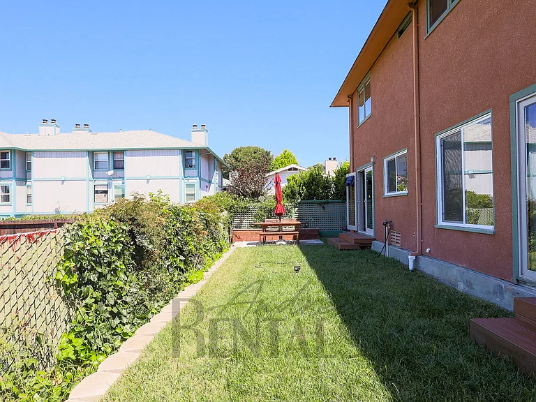 1735 Elm St — Photo 2