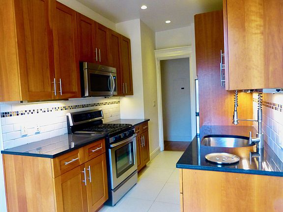 4th image of 800 Carroll St #3