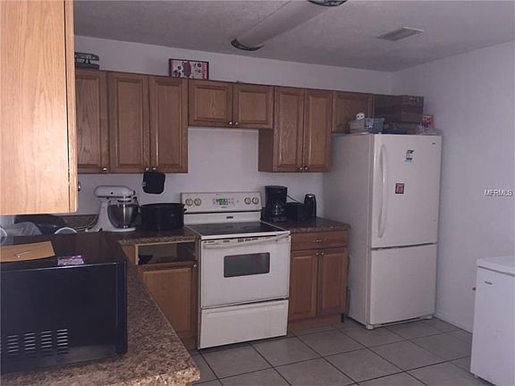 4th image of 3215 Lancaster Ln