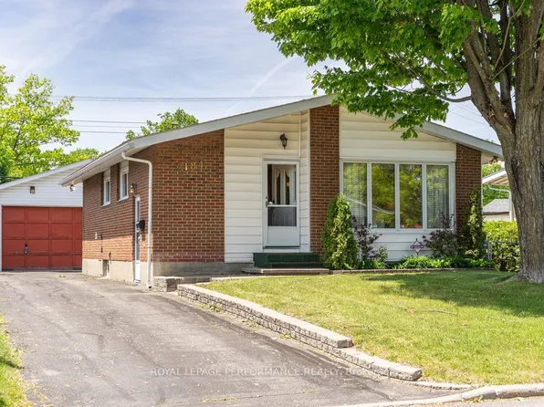 2184 Melfort St, Ottawa, ON K1G 1H7