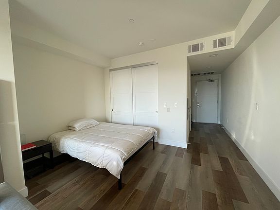 3rd image of 723 S Saint Andrews Pl