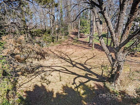 3rd image of 4145 Windemere Ln