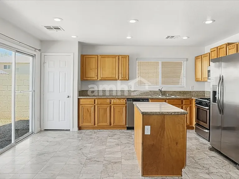 2034 Spiers Ave — Photo 4