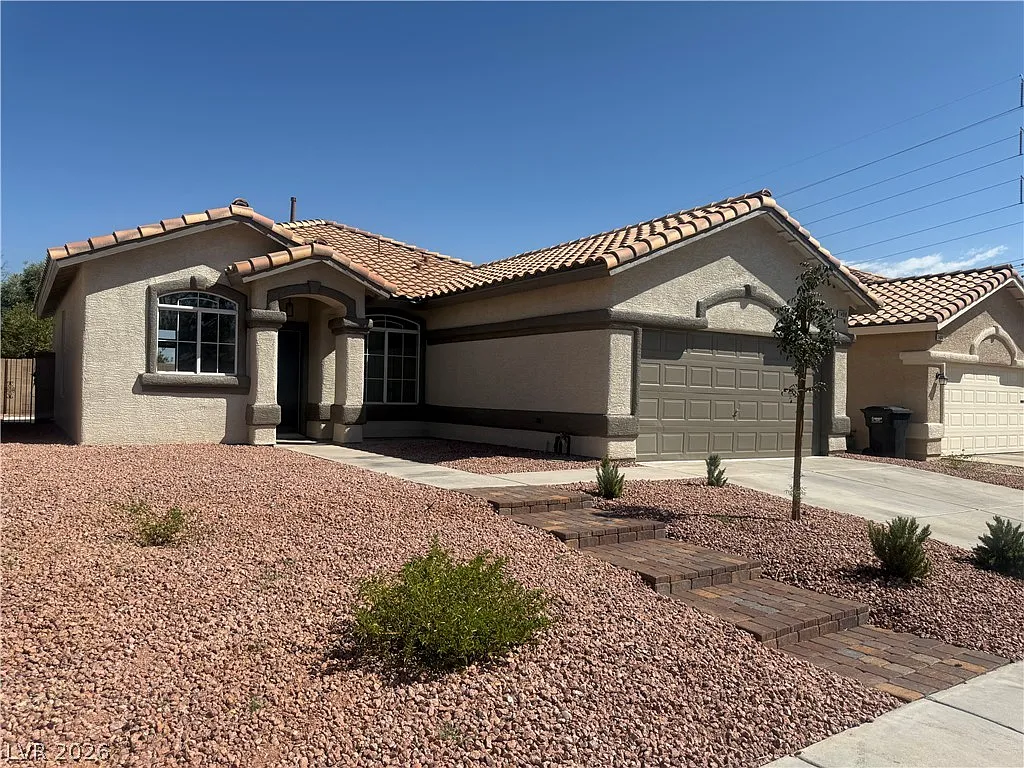3 bed, 2.0 bath, 1136 sqft, $1,950 — Photo 2