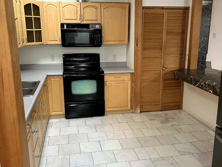 400 E Main St #1 — Photo 3