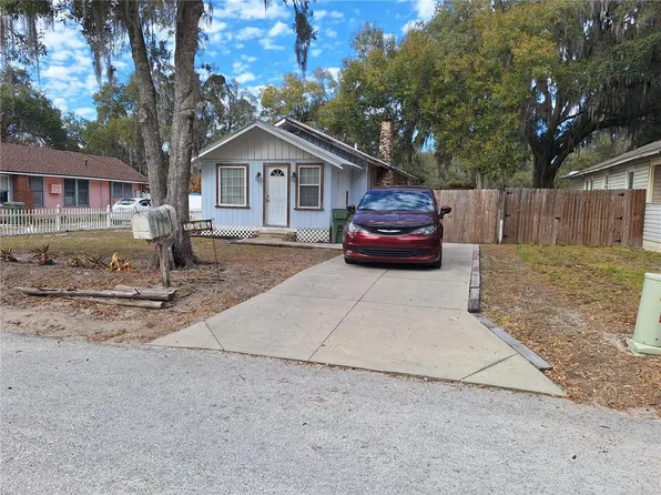 2306 Edgewater Ave, Leesburg, FL 34748