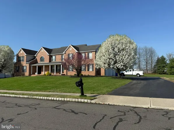 25 Sherwood Ln, Columbus, NJ 08022