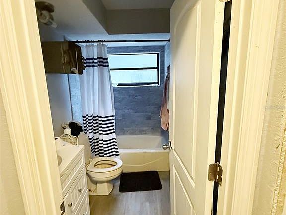 3rd image of 1521 W SAINT ELIZABETH PLACE