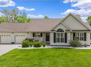 104 Davis Ln, Elizabeth, WV 26143