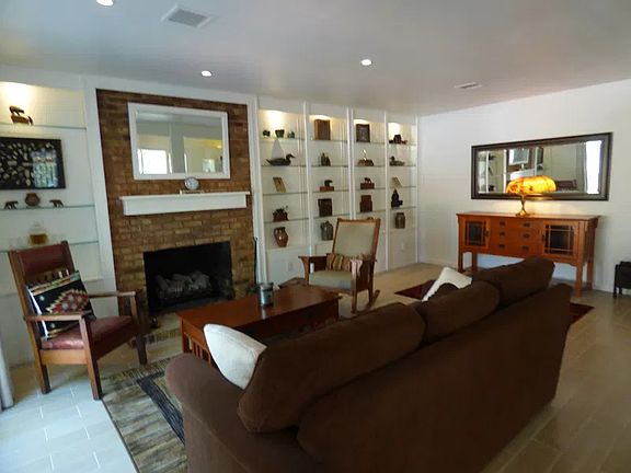 3rd image of 206 Bentwood Ln
