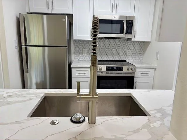 2121 Fountain View Dr #83 — Photo 7