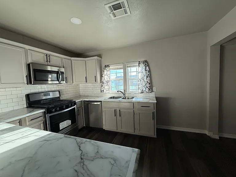 801 Hickory St — Photo 18