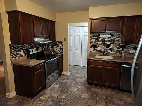 3rd image of 4818 Norfolk Cir