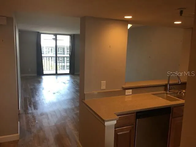 201 W Laurel St #707 — Photo 8