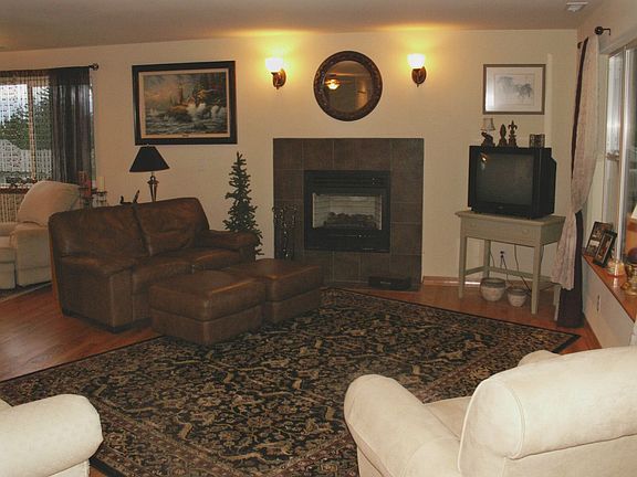 Living Rm w/Fireplace