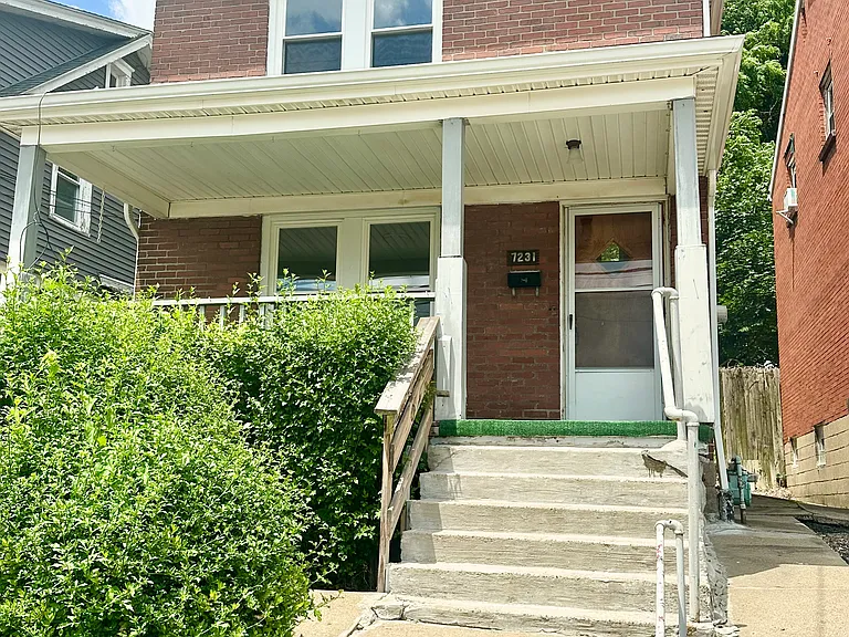 7321 Somerset St — Photo 2