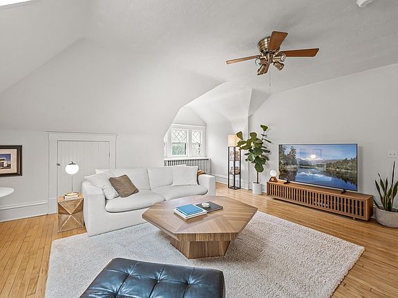 3rd image of 2449 Pillsbury Ave S APT 4