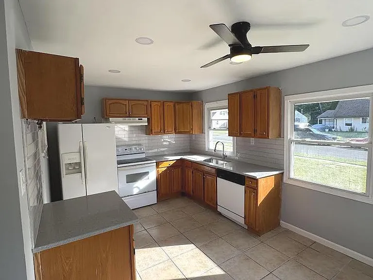 74 Plumtree Ln — Photo 3