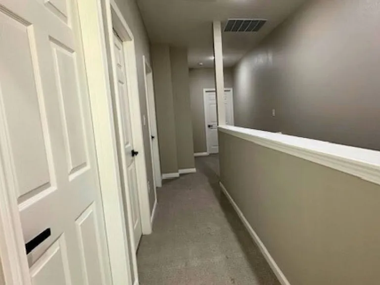 Hollyglen Dr — Photo 17