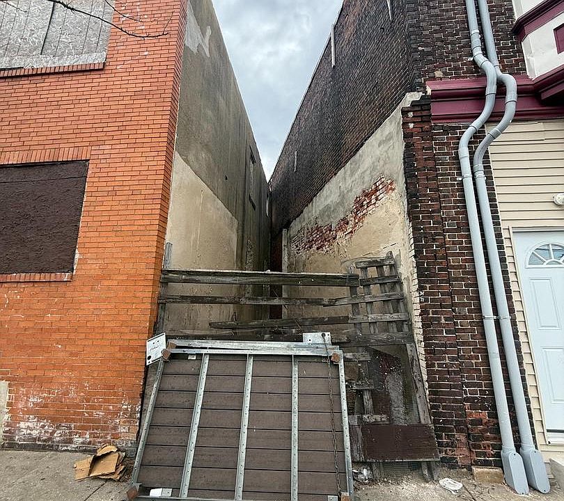 1st image of 1327 S 49th St
