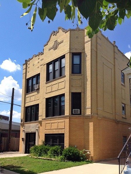 1st image of 2046 W Berteau Ave #Rh-9813