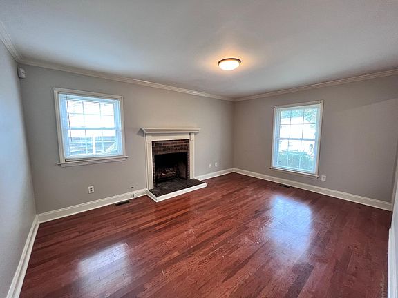 4th image of 310 Woodlake Dr