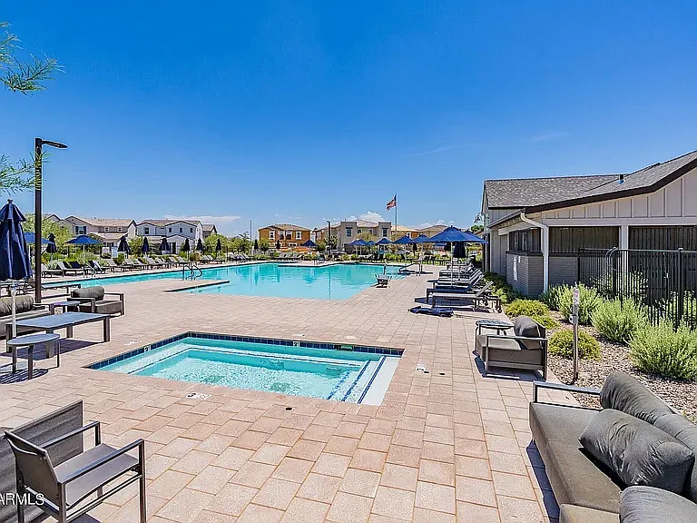 4864 E Village Dr — Photo 33