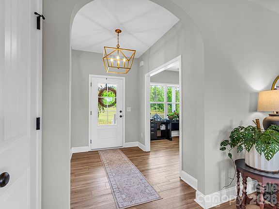 4th image of 288 Maypole Ct