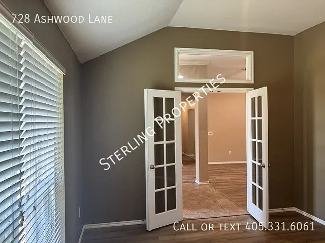 728 Ashwood Ln — Photo 7