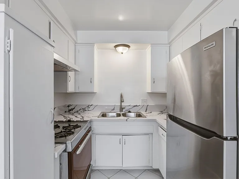 Montrose Residences — Photo 10