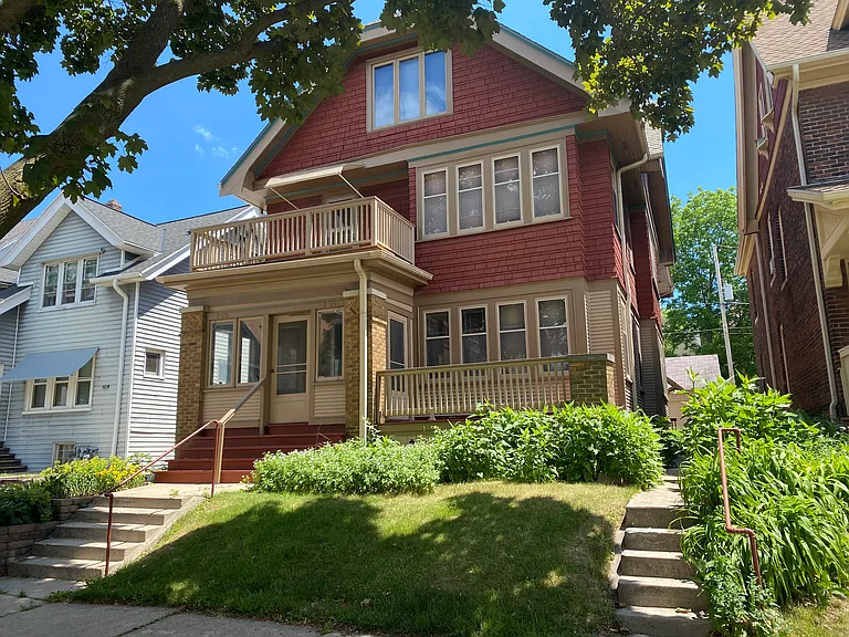 2576 N Murray Ave — Photo 1