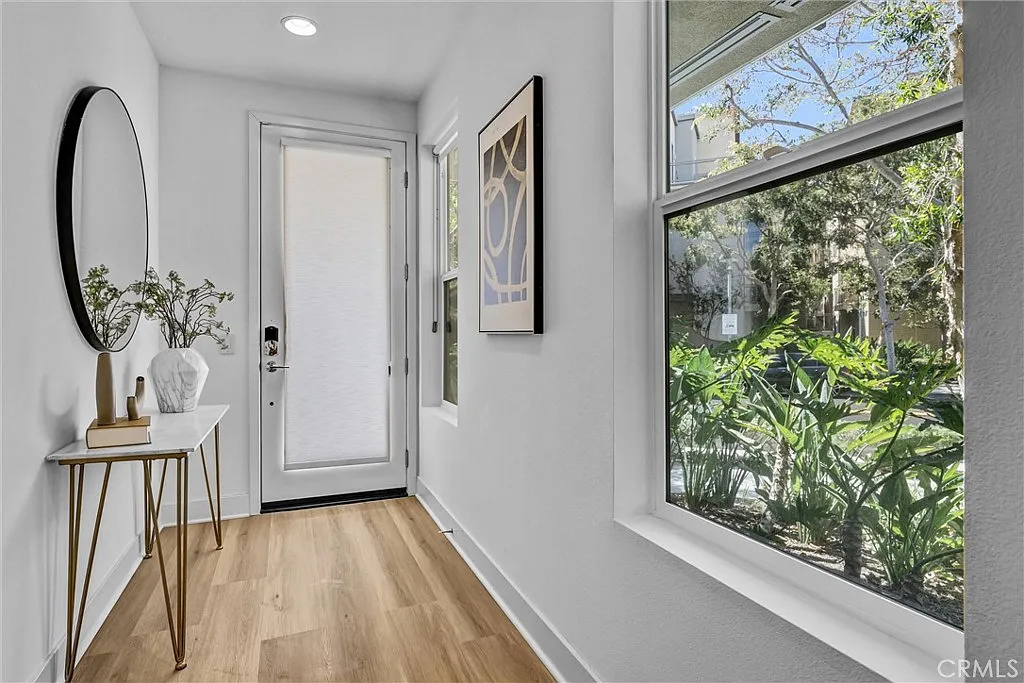 3 bed, 1832 sqft, $5,480 — Photo 3