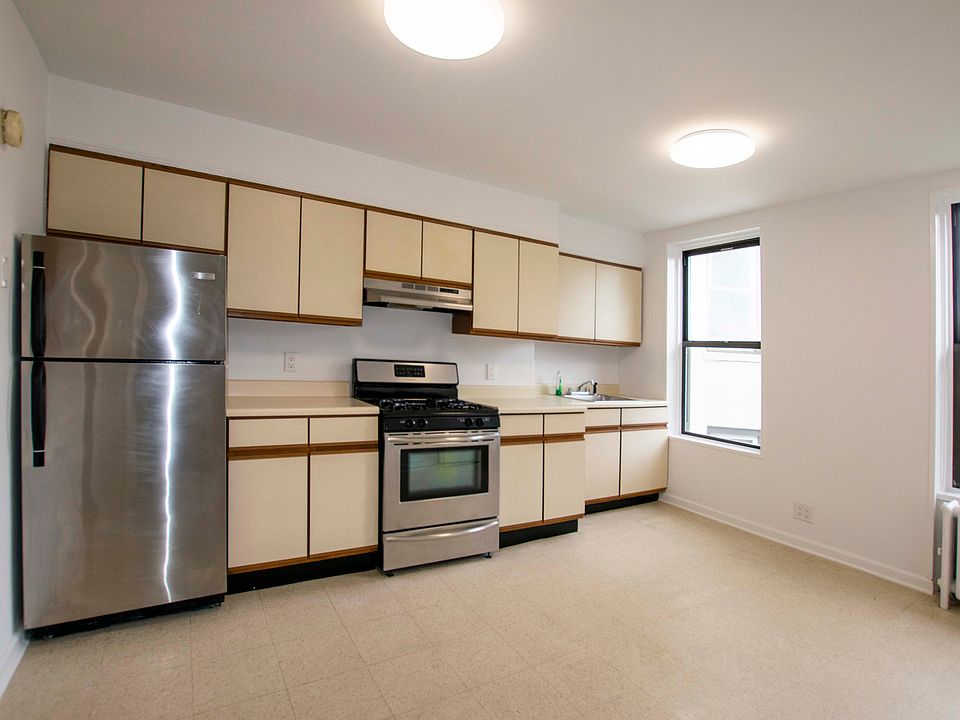 1st image of 281 1st St #3
