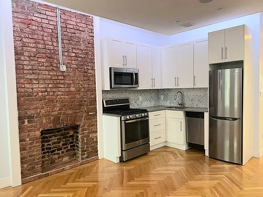 Rented by Triumph Property Group | media 11