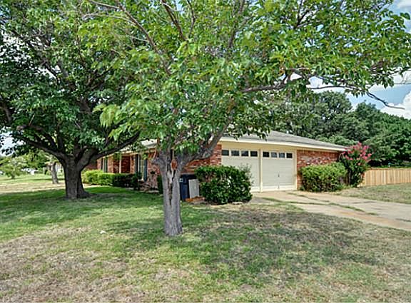 3rd image of 6141 Walraven Cir