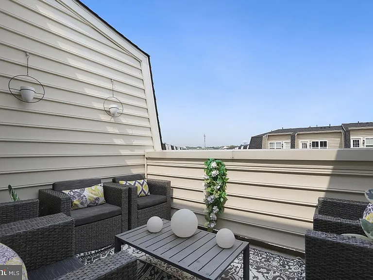 635 E Church St — Photo 23