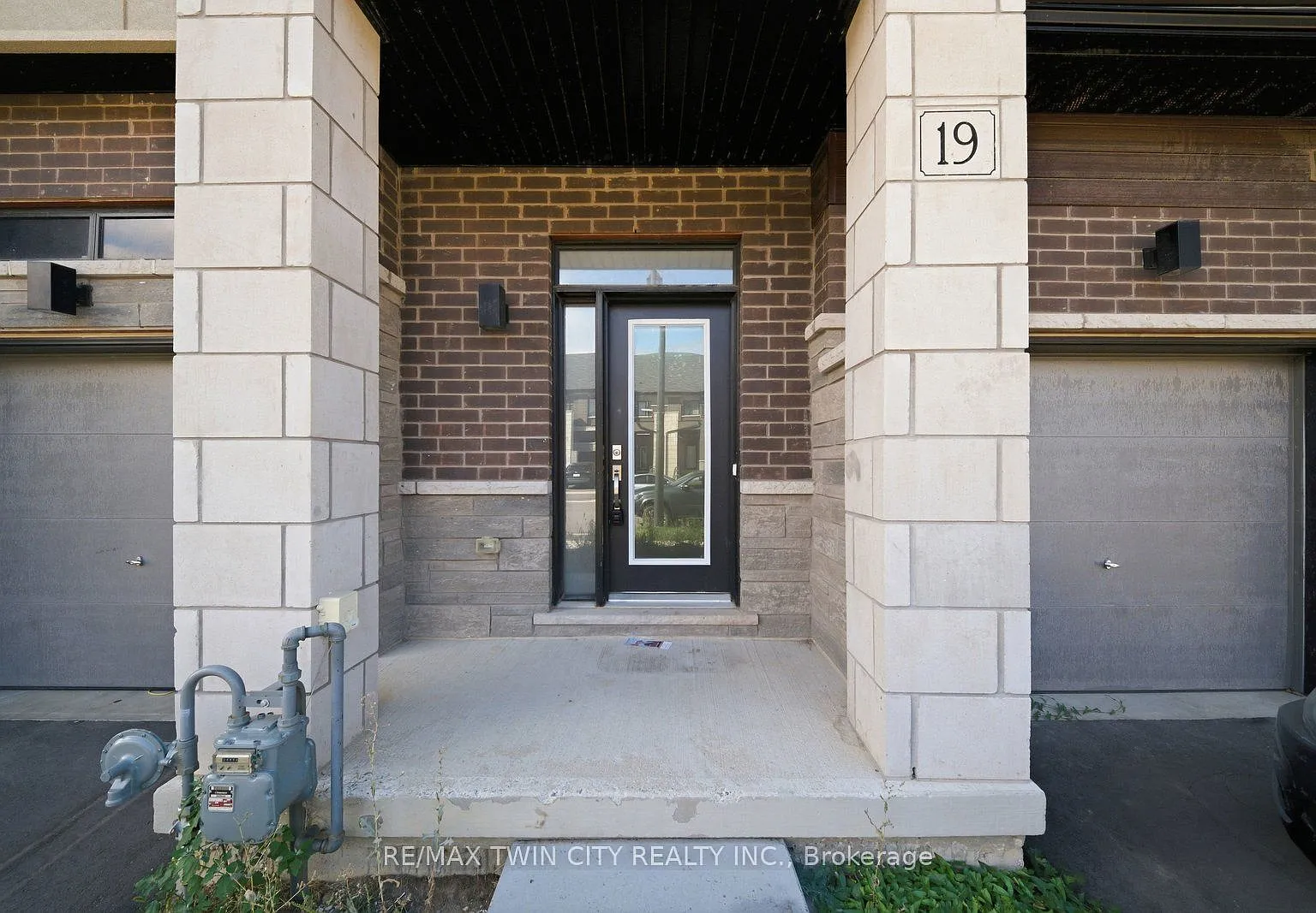 3 bed, $2,400 — Photo 3