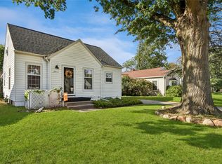 2911 Meadowbrook Dr SE, Cedar Rapids, IA 52403