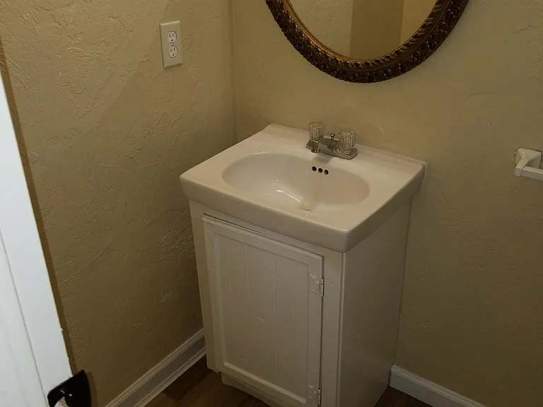 4233 Alhambra Dr — Photo 8