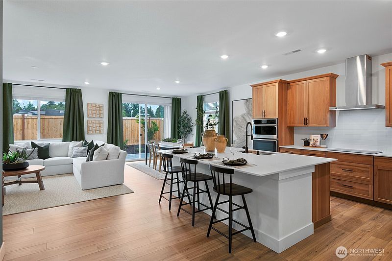 3rd image of 688 Sunbeam Drive