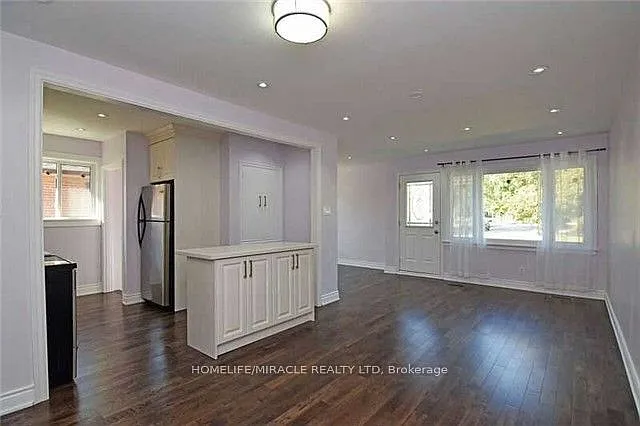 83 McMurchy Ave S #UPPER L — Photo 5