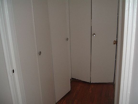 5th image of 14227 Barclay Ave #606