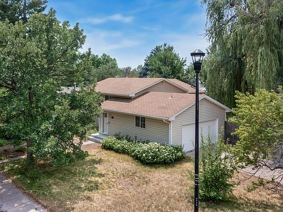 2nd image of 801 Vanderbilt Ct
