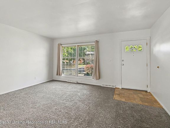 5th image of 3224 Continental Dr