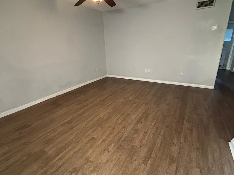 615 NE 10th St #205 — Photo 5