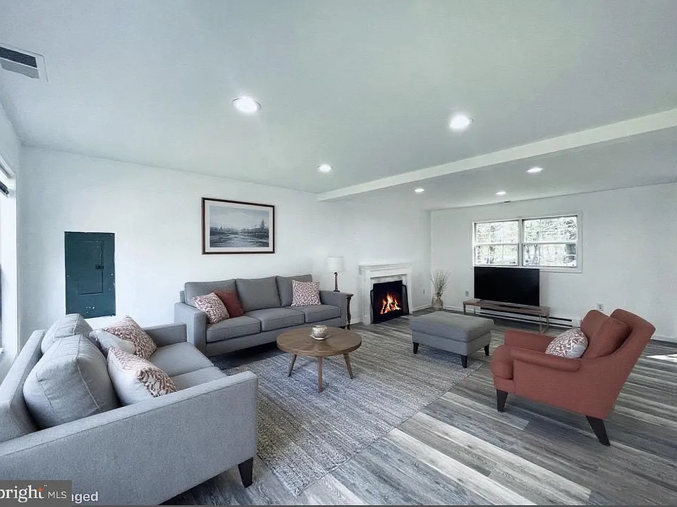 1226 Country Place Dr