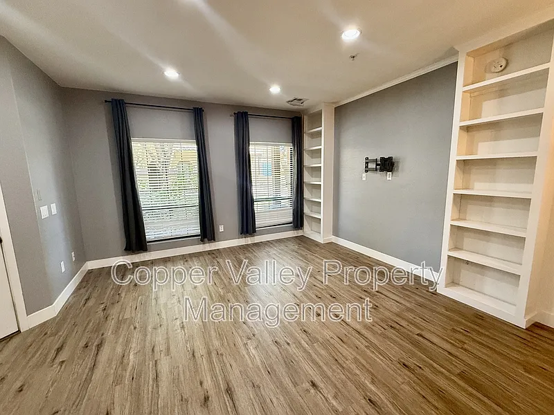 Building Photo - 1702 E Bell Rd #165